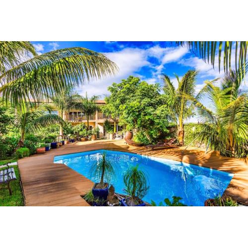 Rusty Pelican - "Goofy Gecko" Container Apt.