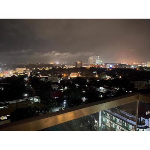 S & E Condo with Panoramic View