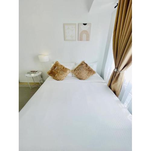 S2 Chic Minimalist Escape