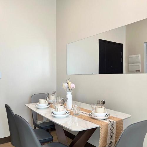 Sage 1BR Staycation Gentry Manor Near Okada & NAIA Airport