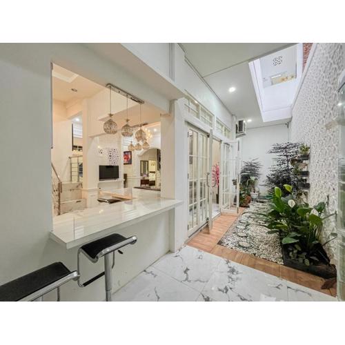 Sakura Guest House by The Lavana