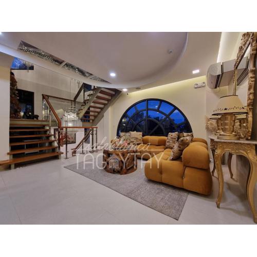Salablanca Brand New Jacuzzi Heated Pool PS5 VR Cinema Fully AC Indoors Smart TVs with Netflix Disney Plus Large Balcony