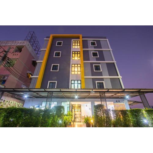 Salinsiri at Lat Krabang