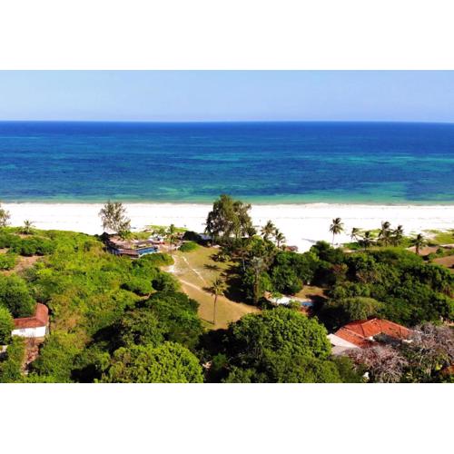 Salty's Kitesurf Village