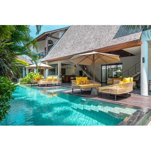 Sandara - Tropical Luxe 4BR Villa, 4 Minutes to Beach!