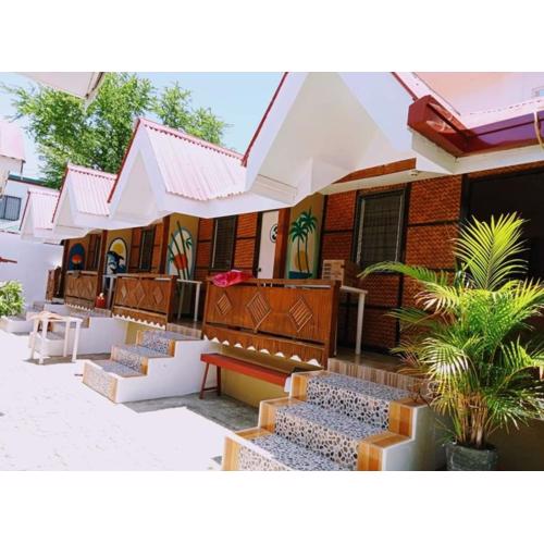 Sandstorm Lodge and Cafe