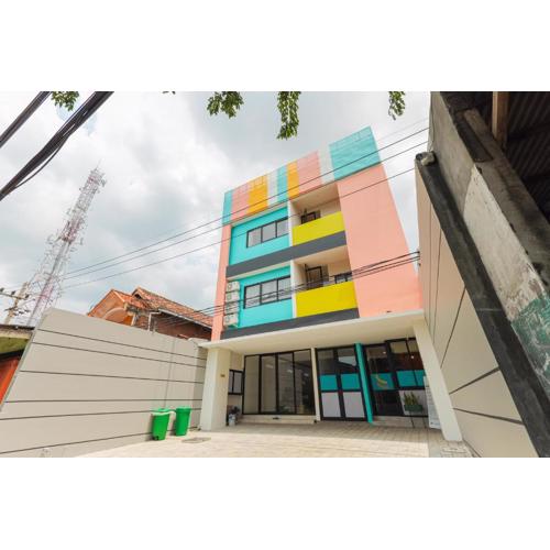 Sans Hotel Clover Ace Surabaya by RedDoorz