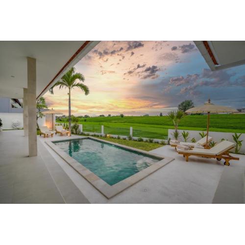 Santorini Sunset NEW 4 BR villa with beautiful rice paddy view and a large pool