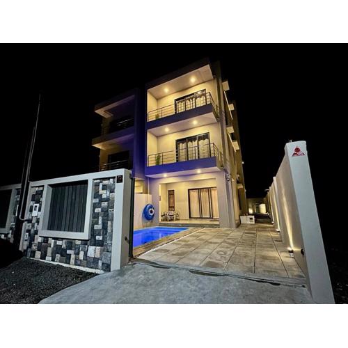 Sarz Villa - Luxe et Moderne - 3 Chambres en suite avec Piscine à Mont Choisy