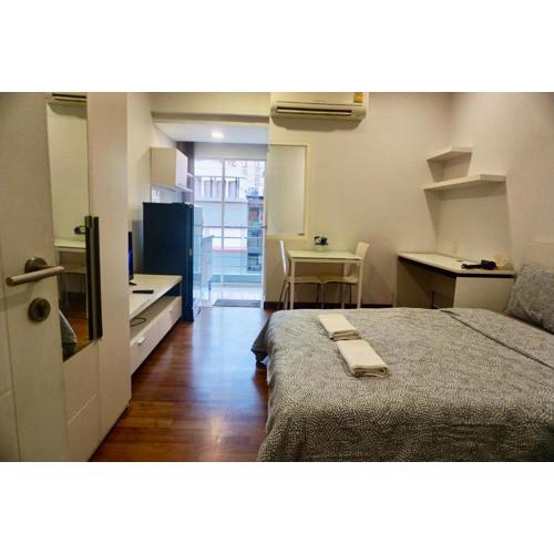 Sathon 15 apartment close to BTS Skytrain St Louis & Surasak