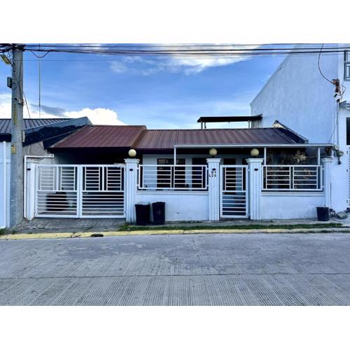 Scarlett Rae Bungalow house with Lake View