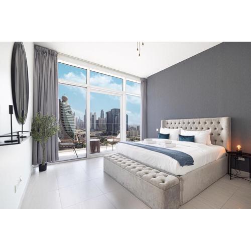 Scenic City View 1BR with Balcony