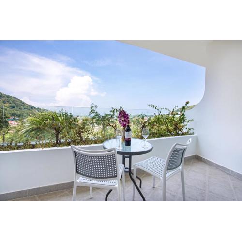Scenic Kata SeaView Condo O17-1BR just 5 min Drive to Kata Beach
