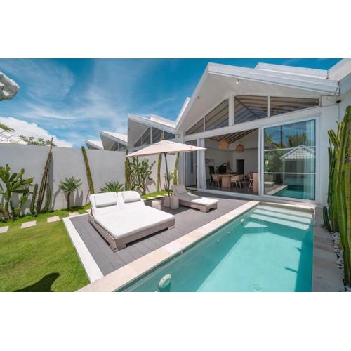 Sea Breeze Retreat Modern 3BR Villas in Canggu