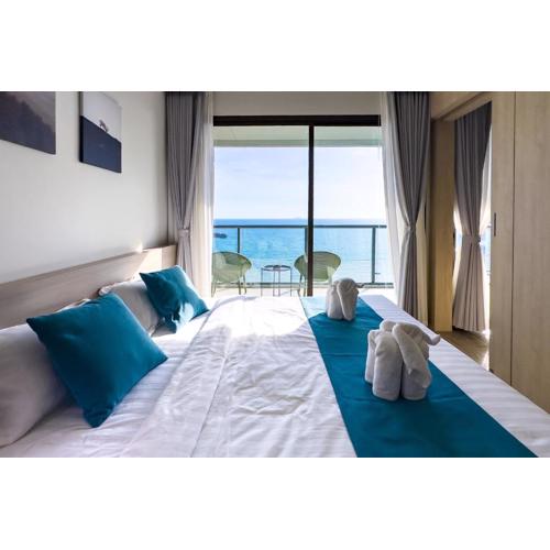 Sea View 1-Bedroom in Aeras Beachfront Condo Jomtien with Large Balcony