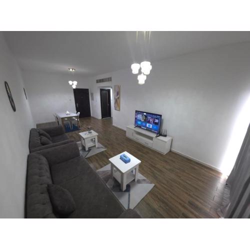 Sea View 1BR Apt Balcony &Hall