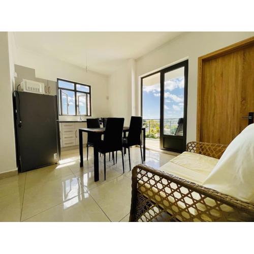 Sea View 2-Bedroom Apt, 10mins Walk to Beach - GBHC7