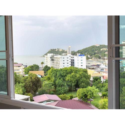 Sea View and Hill View Room for 6 Guests, Bangsaen Royal Beach by Cozy Corner