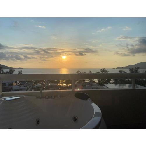 Sea view apartment with jacuzzi at Patong Tower