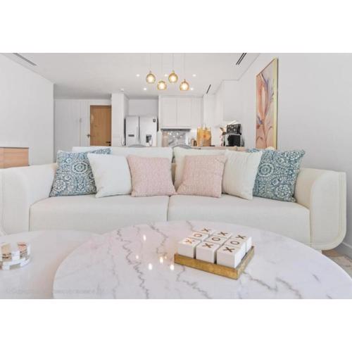 Sea-view apartment with private beach in La Vie