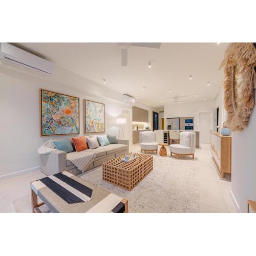 Sea View Penthouse with Rooftop, Grand Baie