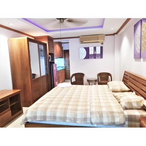 Sea view studio apartment Jomtien beach condominium 11th floor