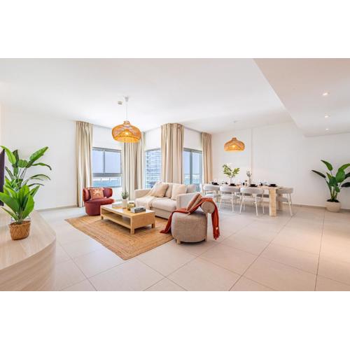 Sea & Zayed National Museum Views - Huge Balcony - Paradise for Groups & Families - Designer's Choice - 5 min from Reem Park