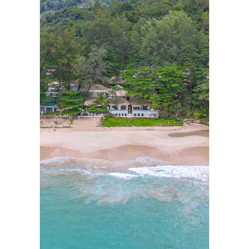 Sealord Naithon Beachfront Villa