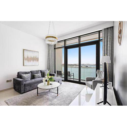 Seaside Serenity: 1-BR Apartment with Beach Access