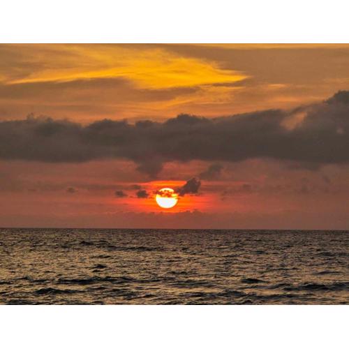 Seaside Sunset Beach Resort