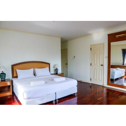 Seastar Hotel and Service Apartment