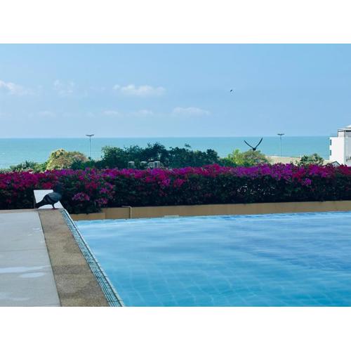 Seaview beach room Lumpini-pool and gym face to ocean