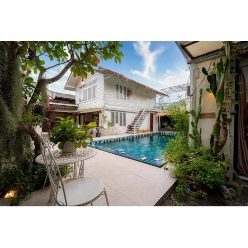 Secret garden pool villa