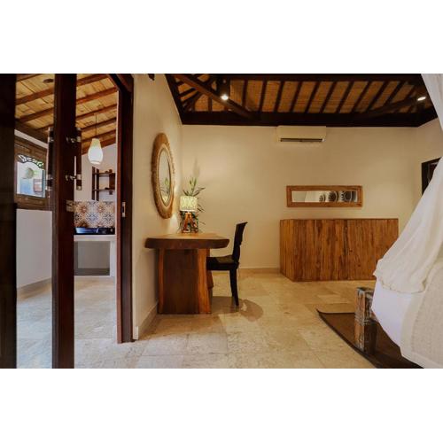 Secret House: a Hidden Paradise for Young Couple