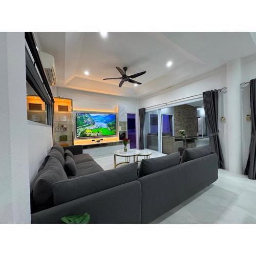 Secret Villa Private 4BR with Pool and Cinema