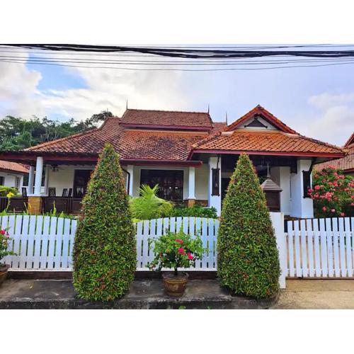 Secure 3 Bedroom Villa near beach