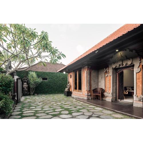 Segara Beach House Villa - Kuta