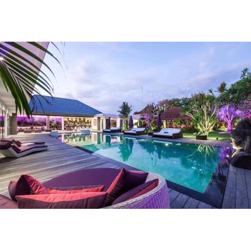 Seminyak Luxueuse Villa 61 Br 18 Personnes