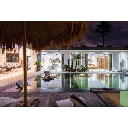 Seminyak Tropical Oasis Center-3 Br-Private Pool