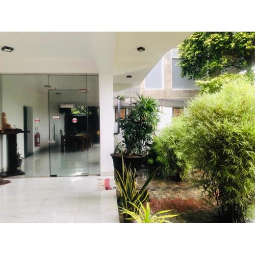 Senanayaka Holiday Inn