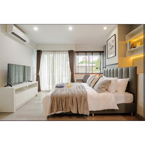 Sense of London BTS Baring