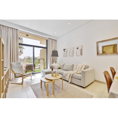 Serene 1BR APT with Gym & Pool