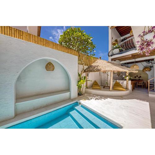 Serene 9-Bedroom-Villa Cabala with Private Pool, Fitness-Corner, Billiard and Rooftop in Berawa -Bali