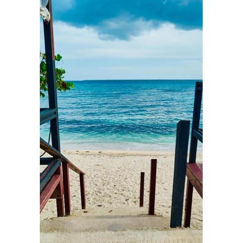 Serene Beach Apartment