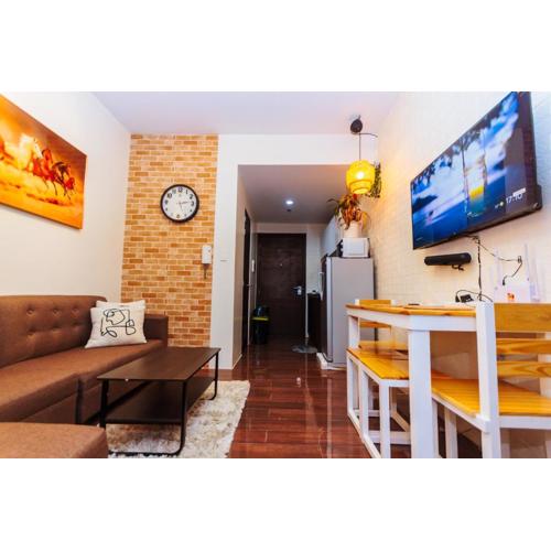 Serene City Stay Trendy Cozy Makati Condo Fun Swim Gym Netflix 4047