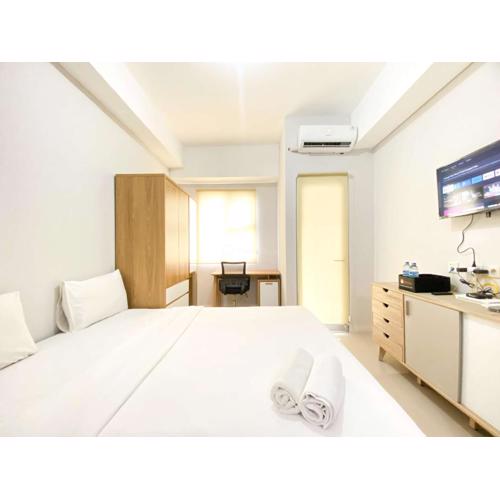 Serene Designed Studio Transpark Juanda Bekasi Timur Apartment By Travelio