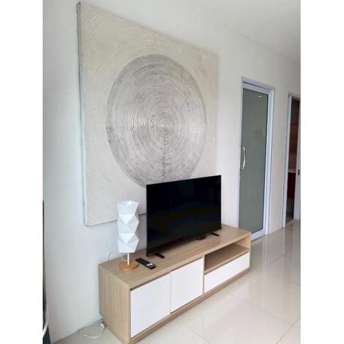 Serene Hillside Hideaway