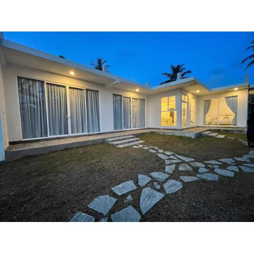 Serene Lull Hikkaduwa, Beach View Villa