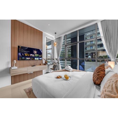 Serene Palm Studio - Rooftop Infinity Pool & Private Beach Access