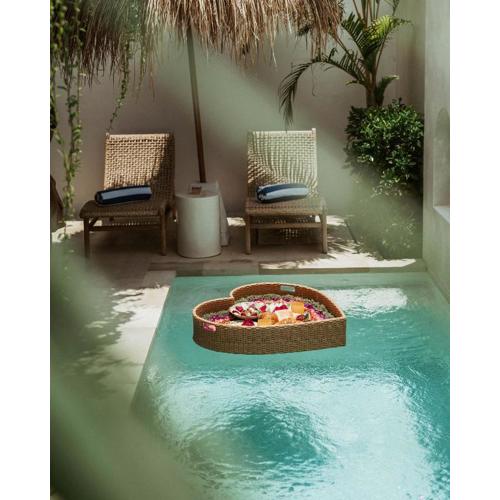 Serene Pool & Skylight Bathtub in Canggu, 5mins walk to the Beach